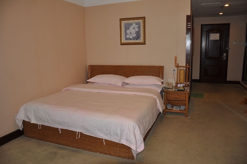 minibar, in-room safe, desk, blackout curtains