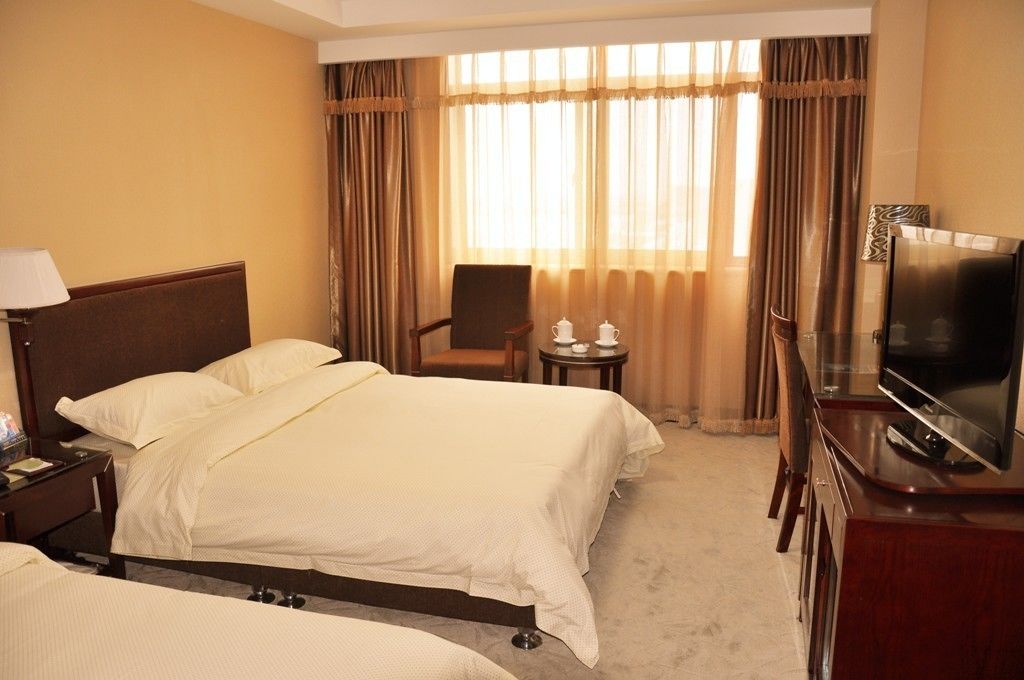 minibar, in-room safe, desk, blackout curtains