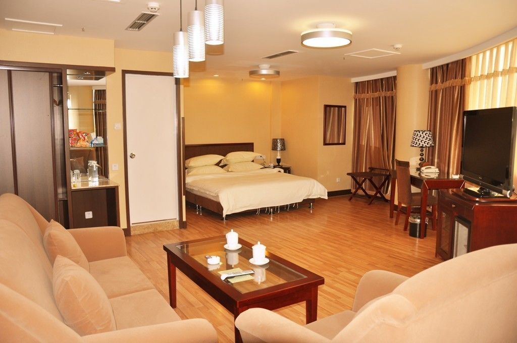 suite | living area | tv