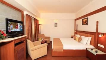 Rom – premium | Minibar, safe på rommet, individuelt dekorert og skrivebord