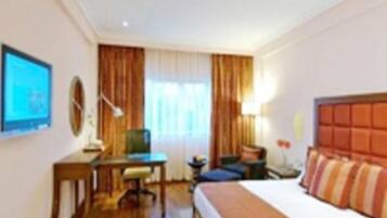 Minibar, caja de seguridad en la habitación y decoración personalizada