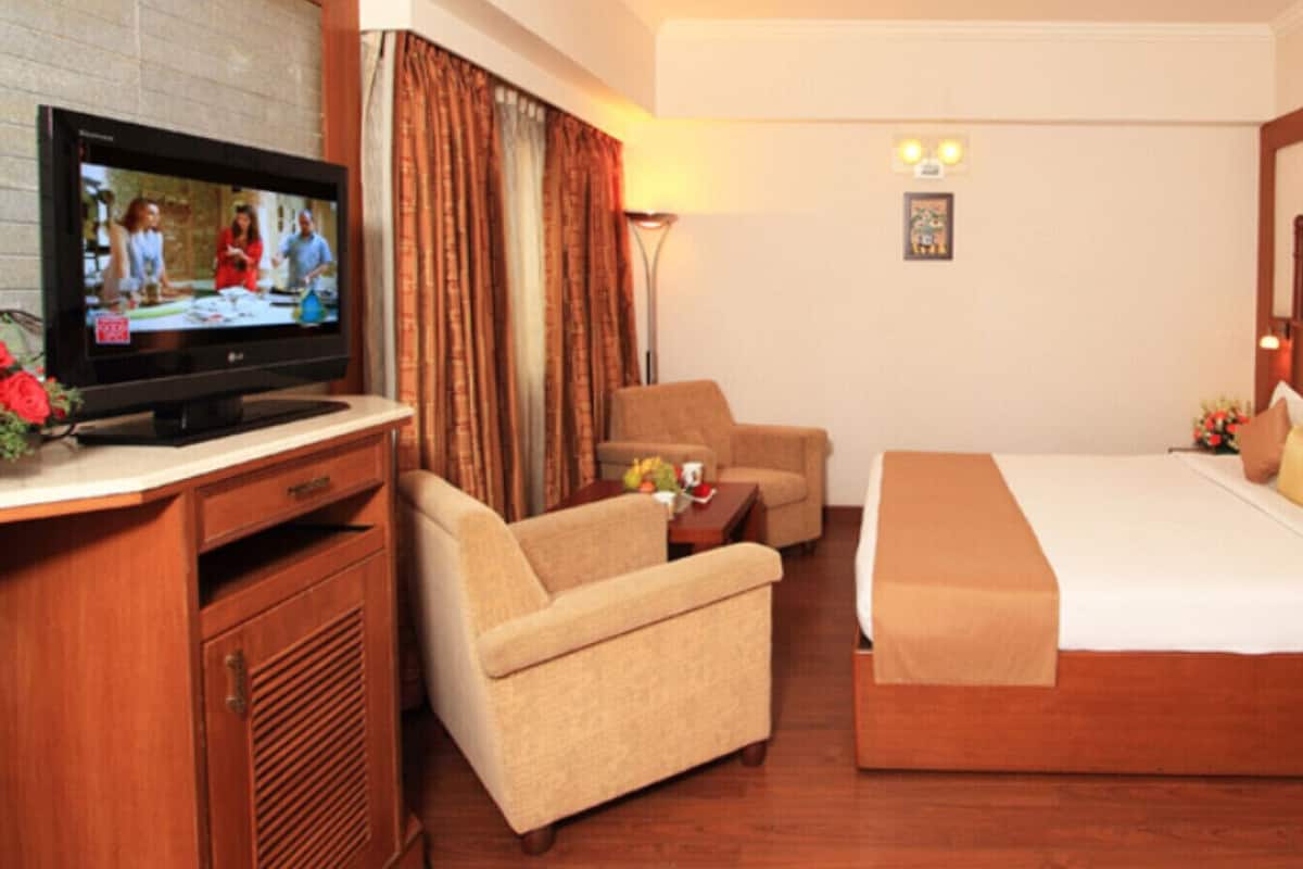 Smart Suite Room | Frigobar, cofres nos quartos, escrivaninha