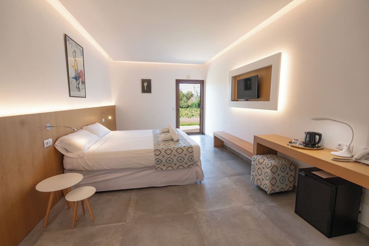 Superior Double Room | Minibar, in-room safe, desk, soundproofing