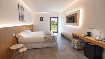Superior Double Room | Minibar, in-room safe, desk, soundproofing