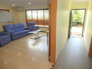 Executive Apartment, 2 Bedrooms, Garden View | Living area