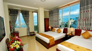 Habitación de lujo con 2 camas individuales, vista al mar | Minibar, caja de seguridad en la habitación y escritorio