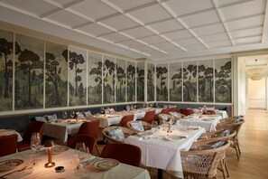 Breakfast, lunch, dinner served; Fusion cuisine, alfresco dining  - Buddha-Bar Hotel Paris (Paris)