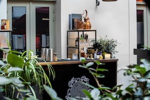 Breakfast, lunch, dinner served; Fusion cuisine, alfresco dining  - Buddha-Bar Hotel Paris (Paris)