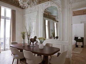 Breakfast, lunch, dinner and brunch served - Buddha-Bar Hotel Paris (Paris)