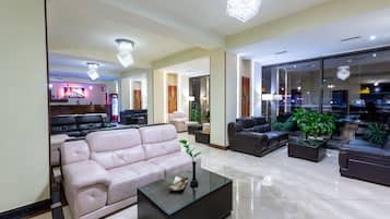 Lobby lounge