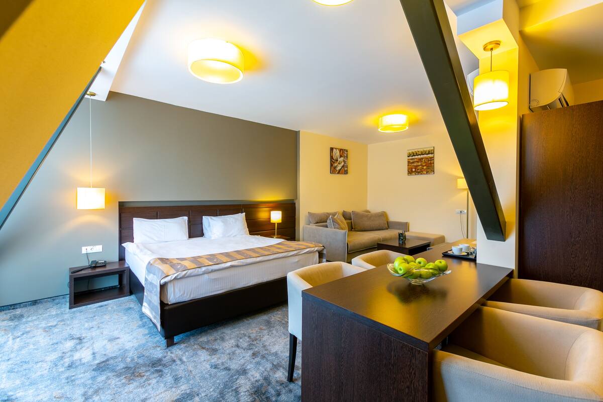 golden suite | 1 bedroom, minibar, in-room safe, desk
