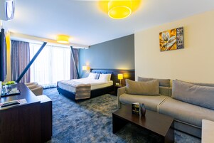 Dubbelrum (Golden) | Minibar, värdeförvaringsskåp på rummet, skrivbord och ljudisolering