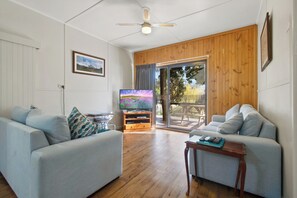 River's Edge Cottage | Living area