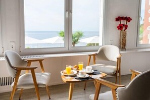 Petit déjeuner buffet servi tous les jours en supplément