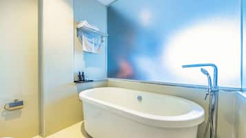 Shower, rainfall showerhead, free toiletries, hair dryer