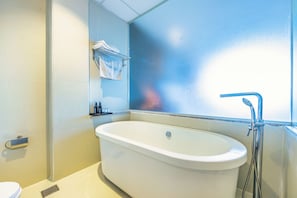 Shower, rainfall showerhead, free toiletries, hair dryer - The Noble Swan Central Dong Du Hotel (Ho Chi Minh City)