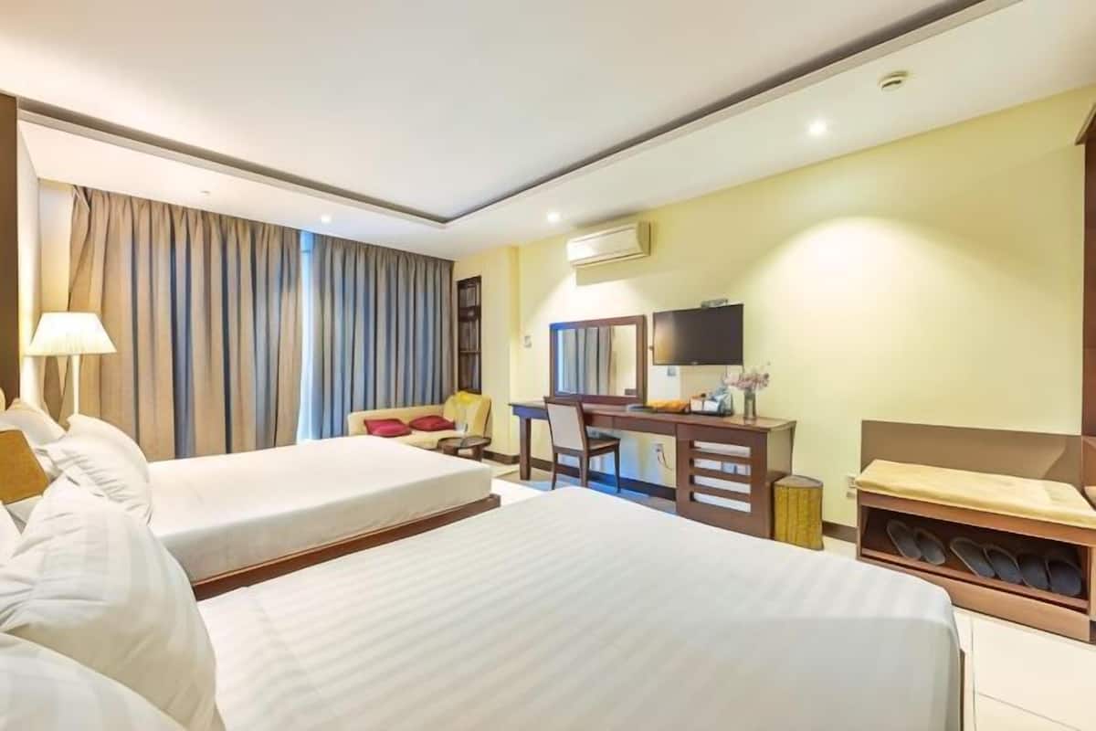 Minibar, két bảo mật tại phòng, bàn