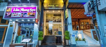 The Noble Swan Central Dong Du Hotel