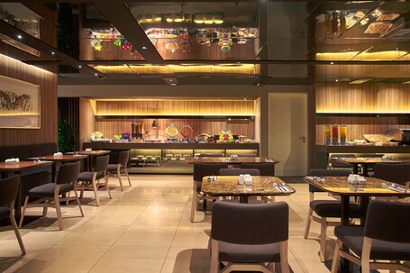 Pan Pacific Serviced Suites Beach Road, Singapore - Image 10