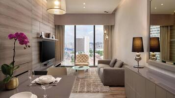 Premium Room, 1 Bedroom | Living area