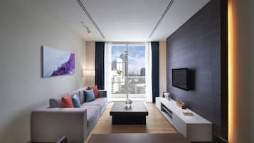 32-inch LCD TV with cable channels, TV