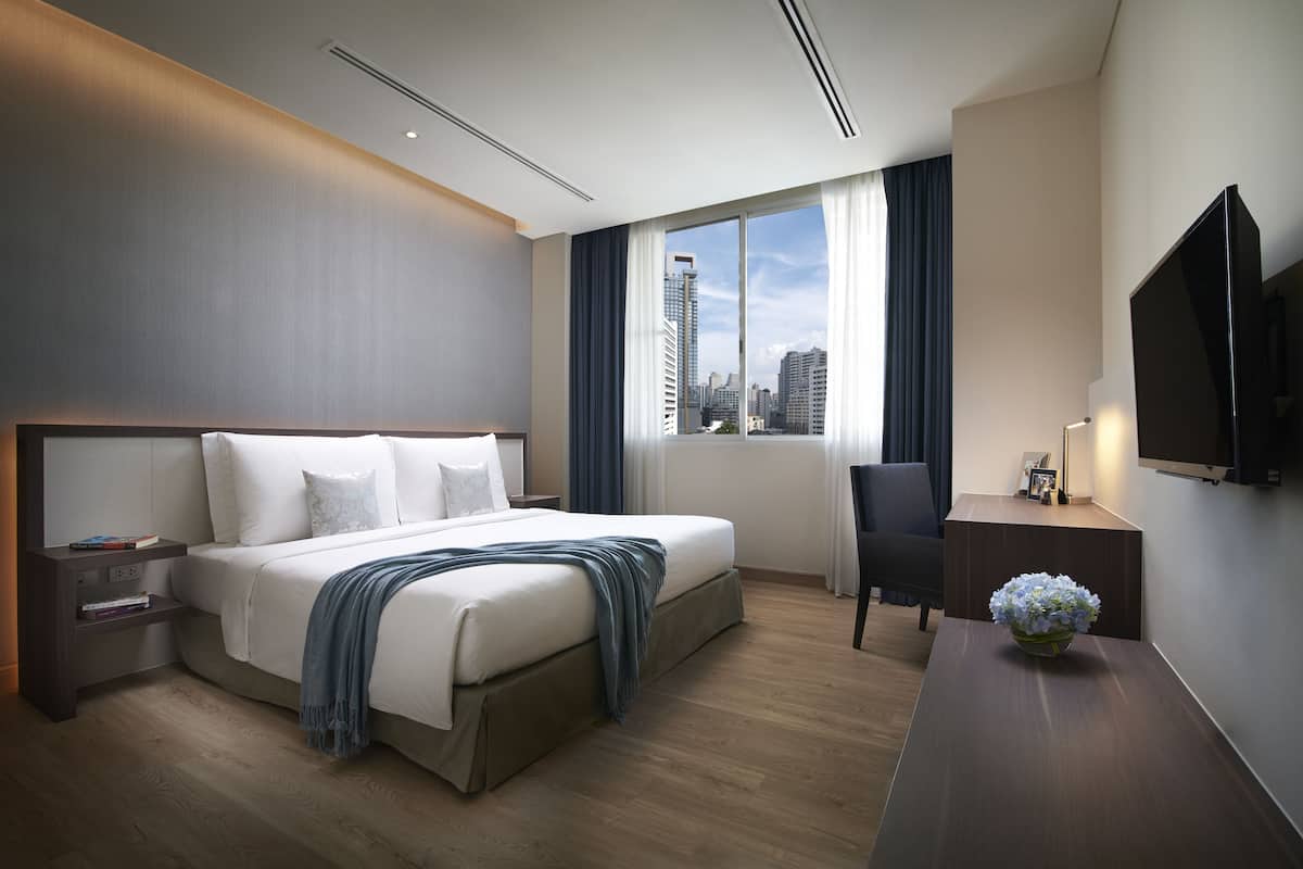 1 bedroom, premium bedding, in-room safe, desk