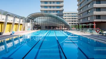 Indendørs pool, sæsonbestemt udendørs pool