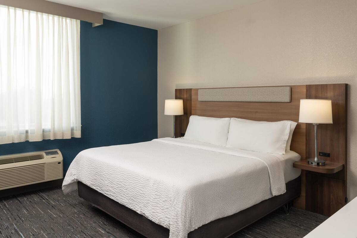 1 bedroom, premium bedding, in-room safe, desk
