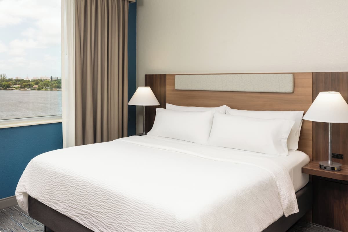 premium bedding, in-room safe, desk, laptop workspace