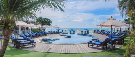 2 piscinas al aire libre (de 07:00 a 19:00), tumbonas