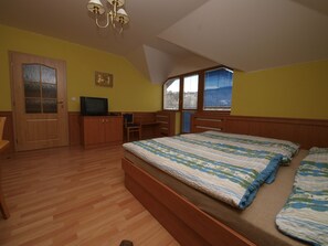 Skrivbord, ljudisolering, extrasängar och gratis wi-fi