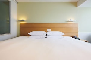 Premium bedding, down comforters, in-room safe, desk