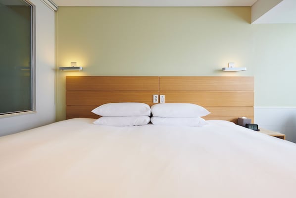 Hochwertige Bettwaren, Daunenbettdecken, Zimmersafe, Schreibtisch