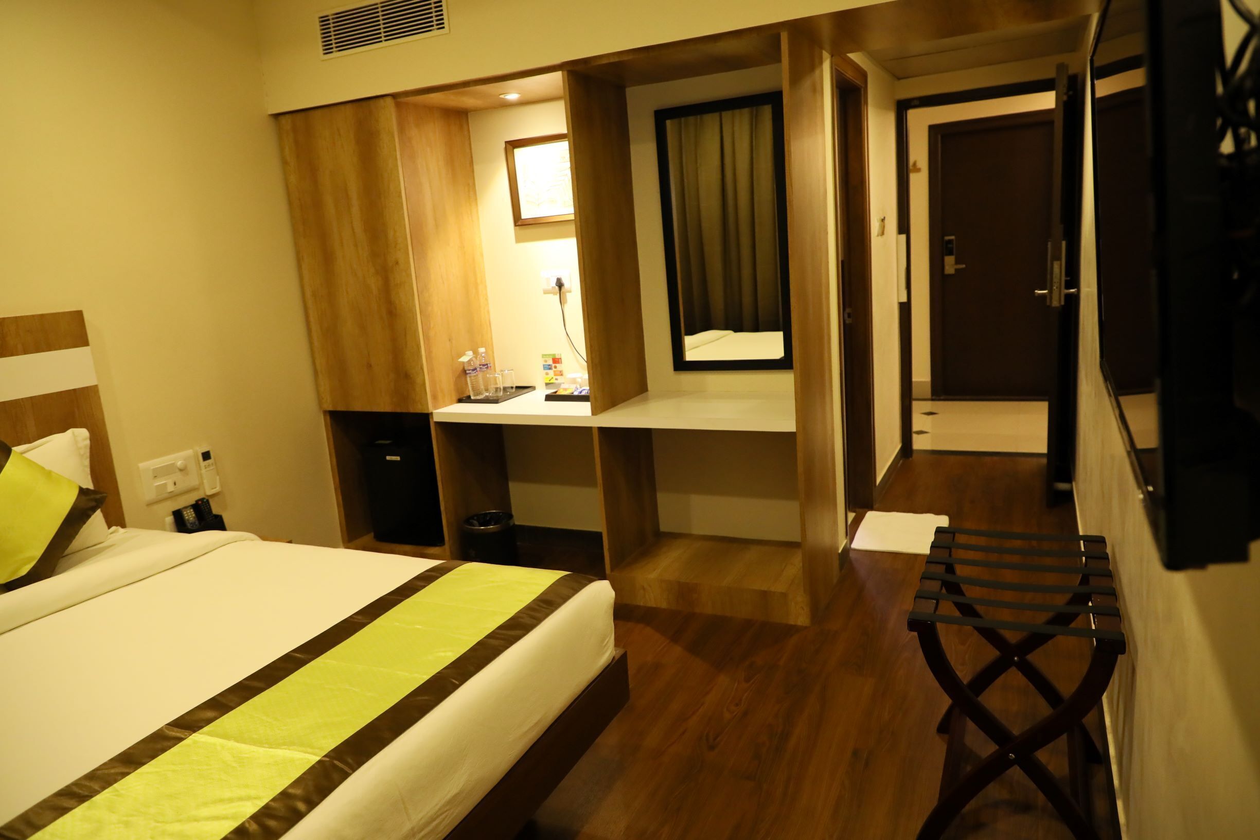 family double or twin room | 1 bedroom, free minibar items, in-room safe, desk