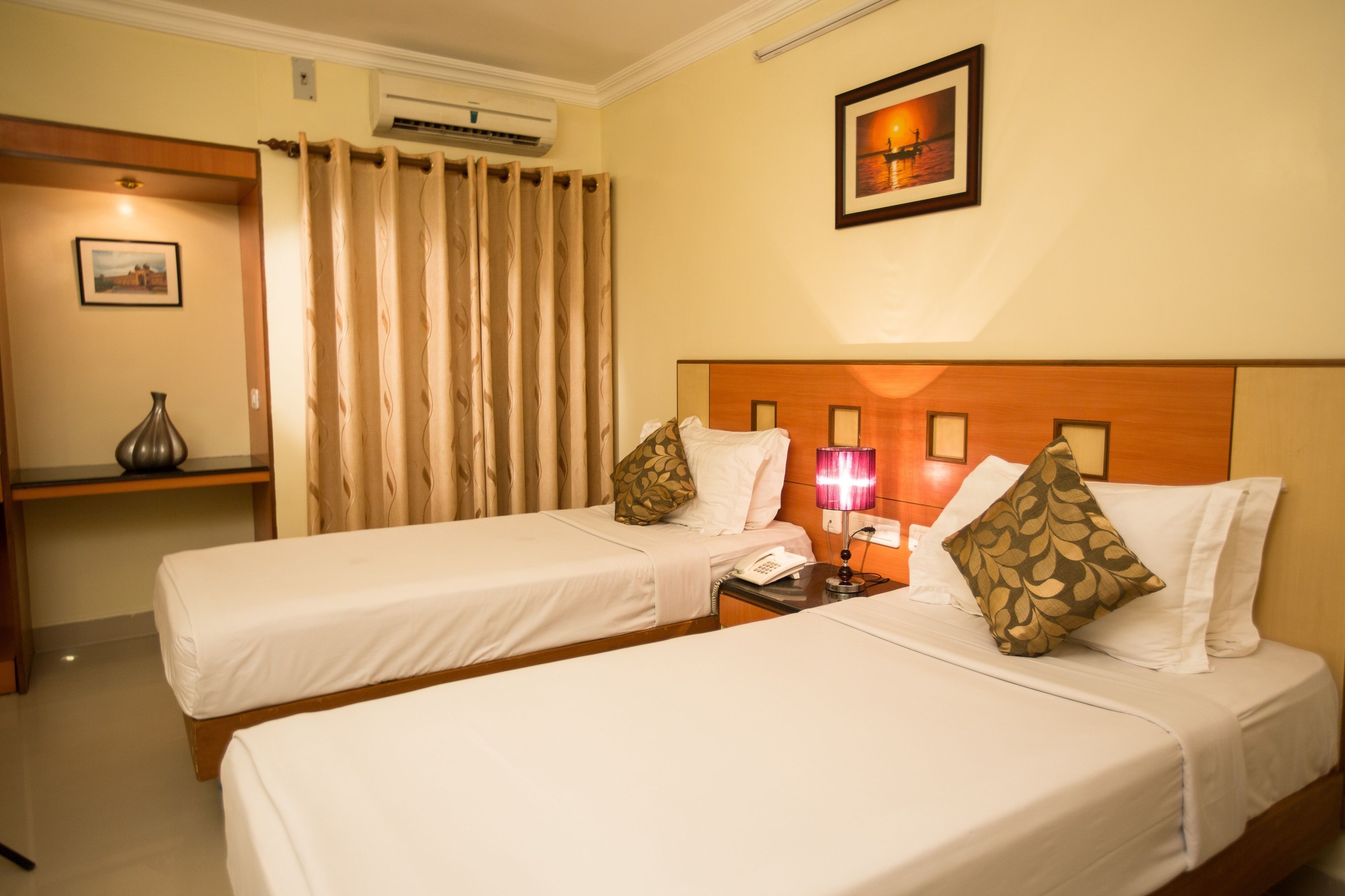 executive room | 1 bedroom, free minibar items, in-room safe, desk