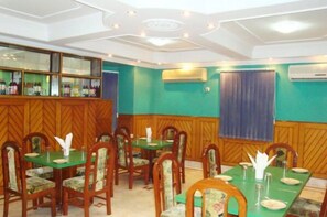 2 restaurants, Indian cuisine