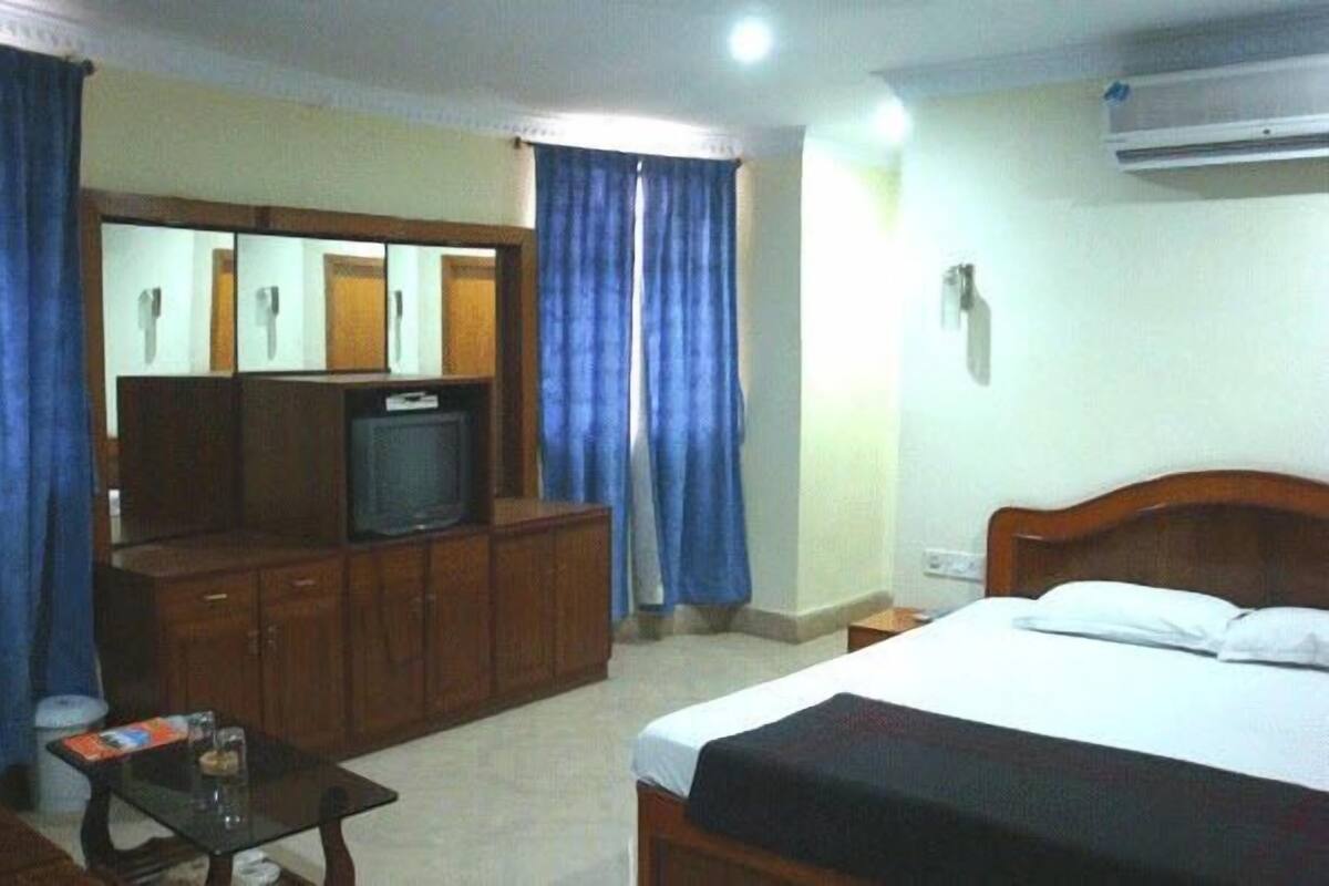 Super Deluxe Room (A/C) | Individually decorated, desk, free WiFi