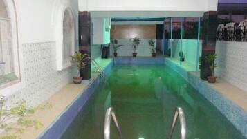 Kolam renang terbuka