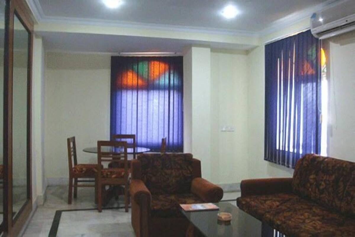 Executive Suite, 1 Double Bed | Living room | TV