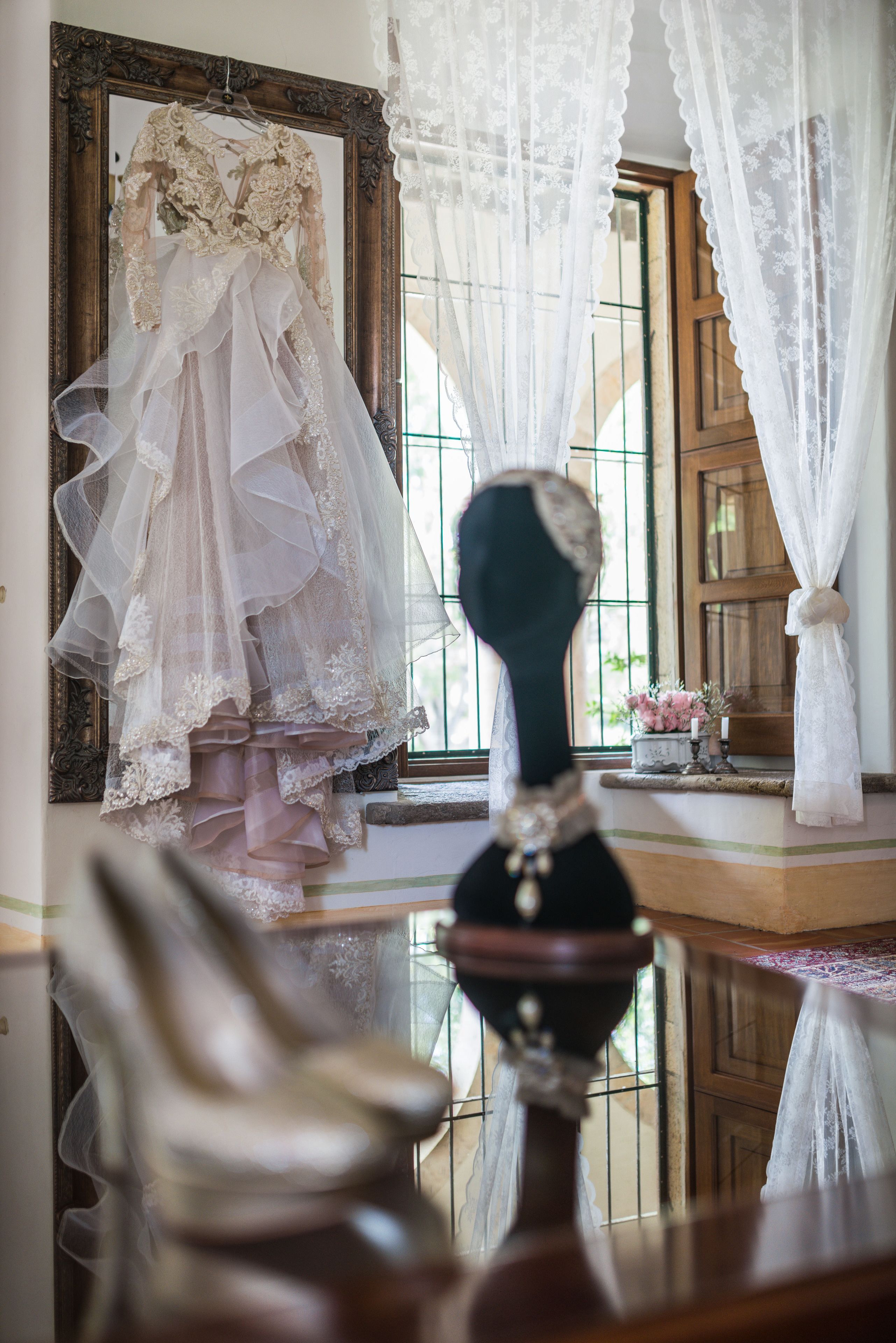 superior suite, 1 king bed, lake view | in-room safe, desk, free cots/infant beds, bed sheets