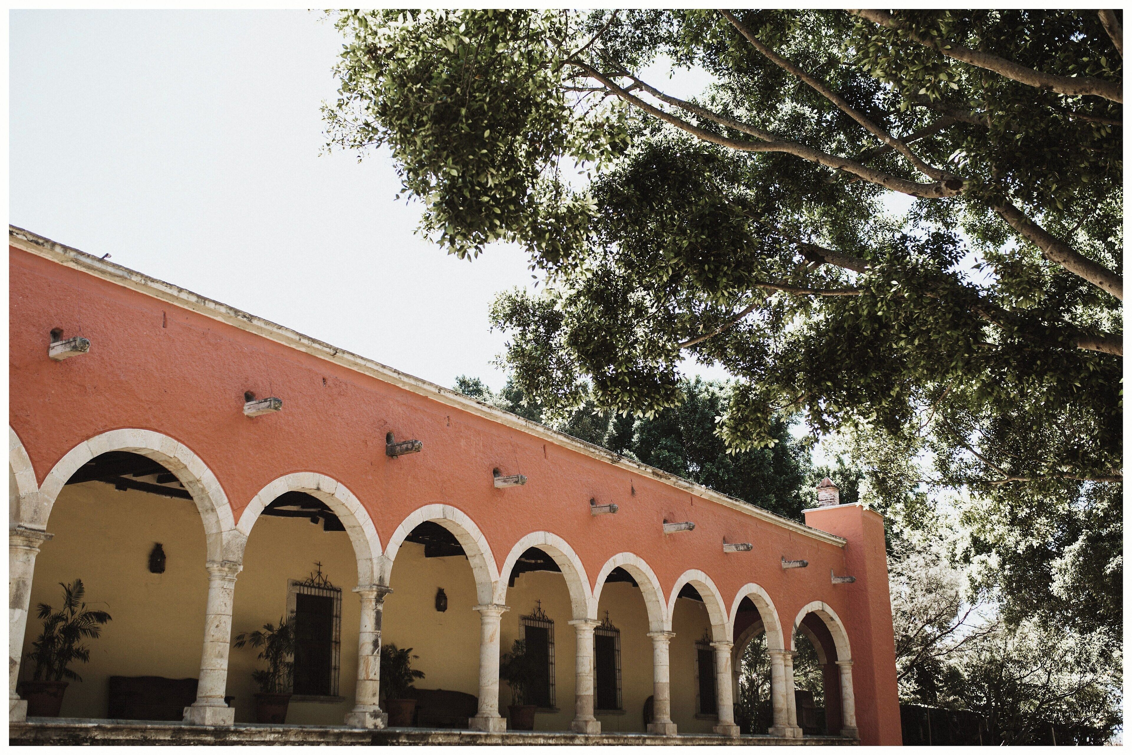 Vista frontal de la propiedad