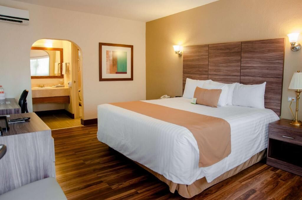 Premium bedding, pillowtop beds, in-room safe, desk