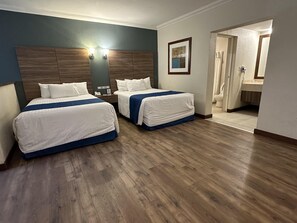 Suite, 2 Double Beds, Non Smoking, Kitchenette | Premium bedding, pillowtop beds, in-room safe, desk - Best Western Cumbres Inn Cd. Cuauhtémoc (Cuauhtemoc)