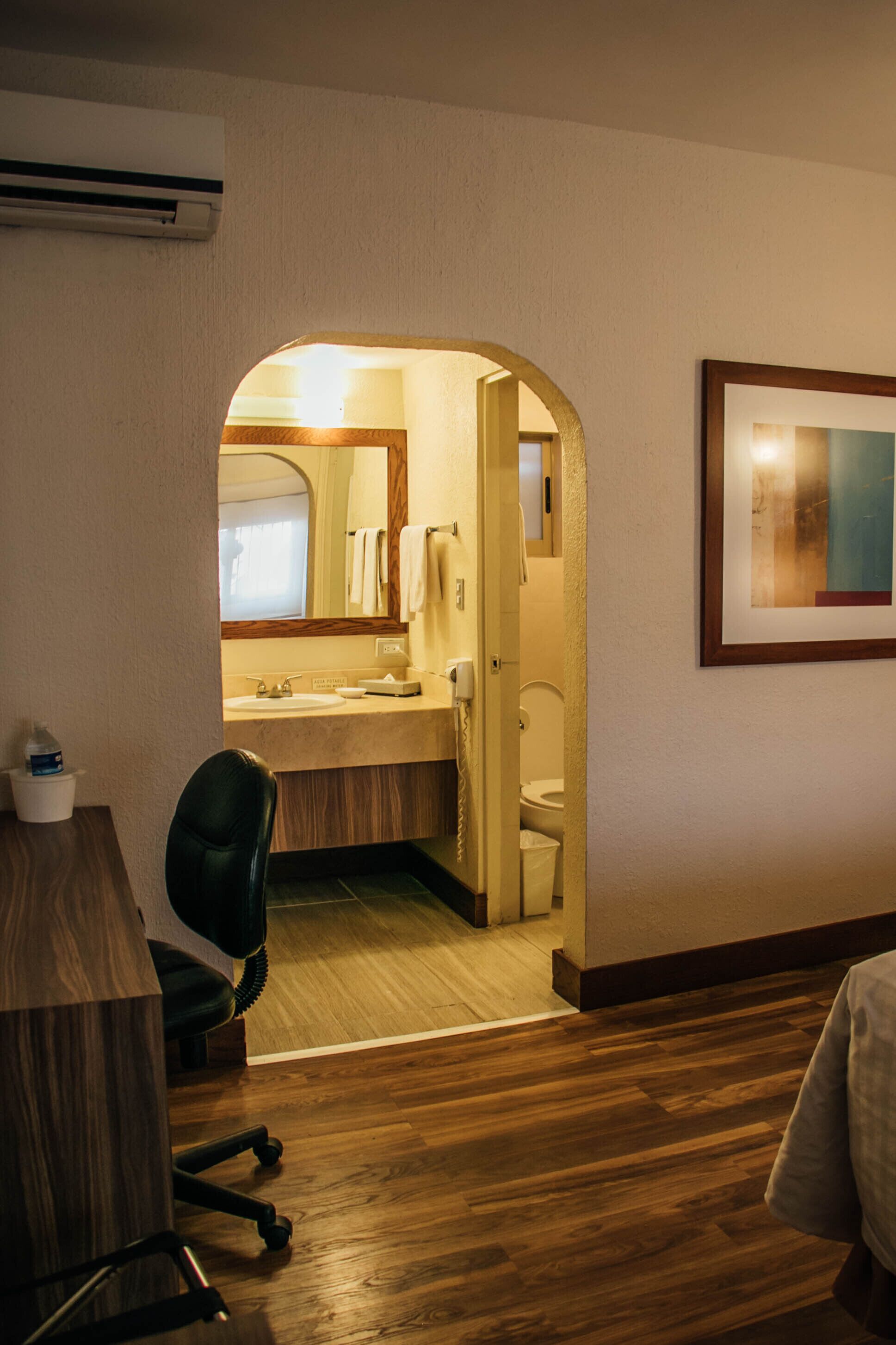 shower, rainfall showerhead, free toiletries, hair dryer