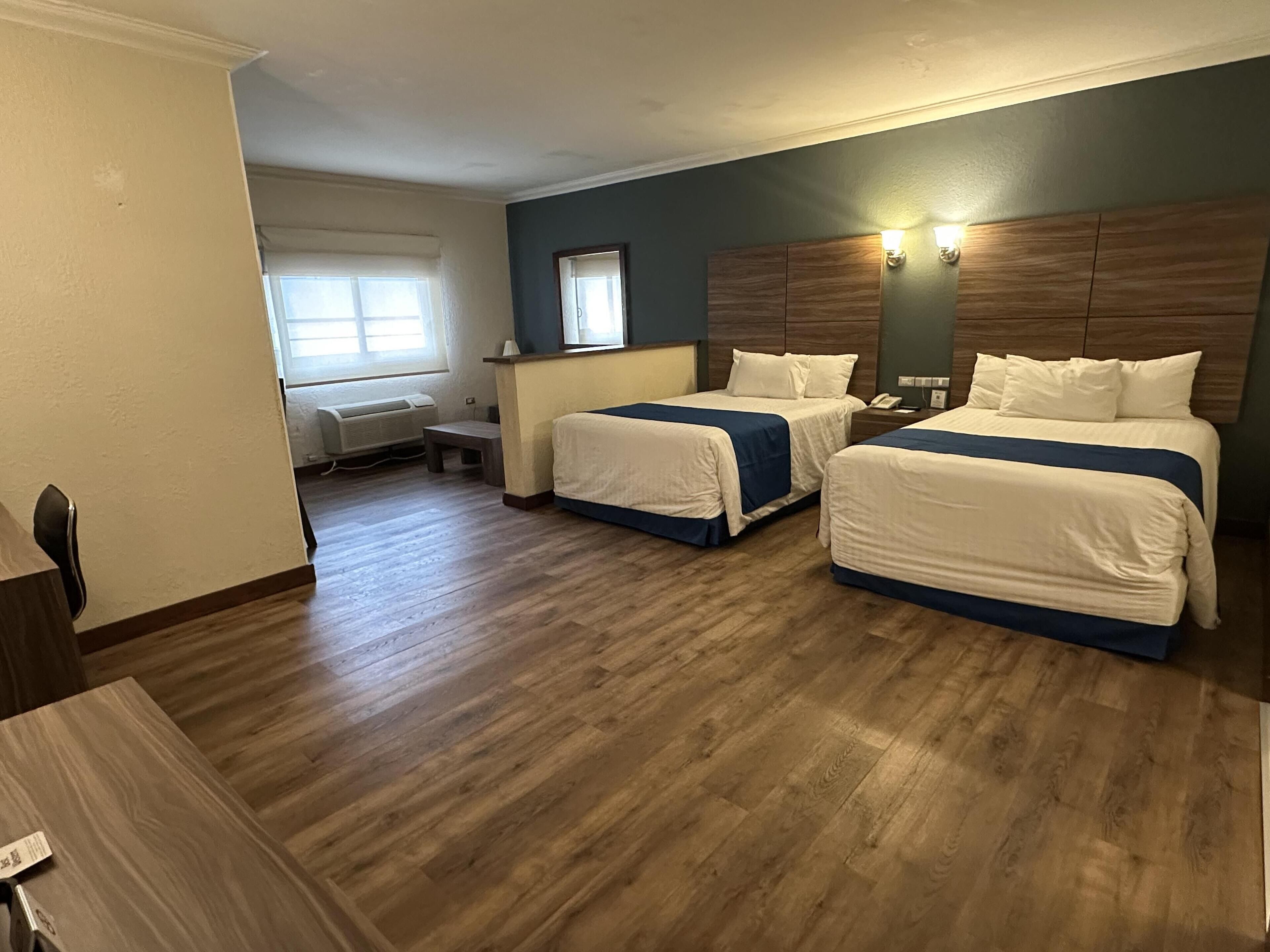 套房, 2 张双人床, 无烟房, 简易厨房 | 高档床上用品、加厚床垫、客房内保险箱、办公桌