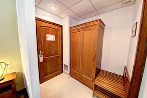 Pillowtop beds, minibar, individually furnished, desk