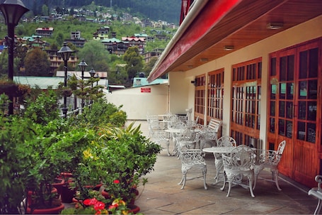 BBQ/picnic area. Hotel Snow View