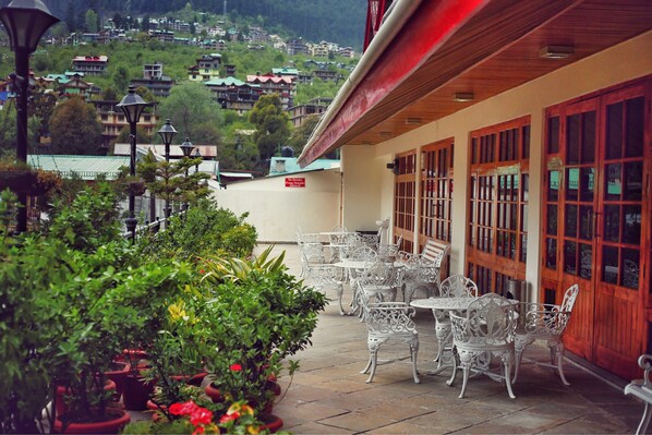 BBQ/picnic area - Hotel Snow View (Manali)
