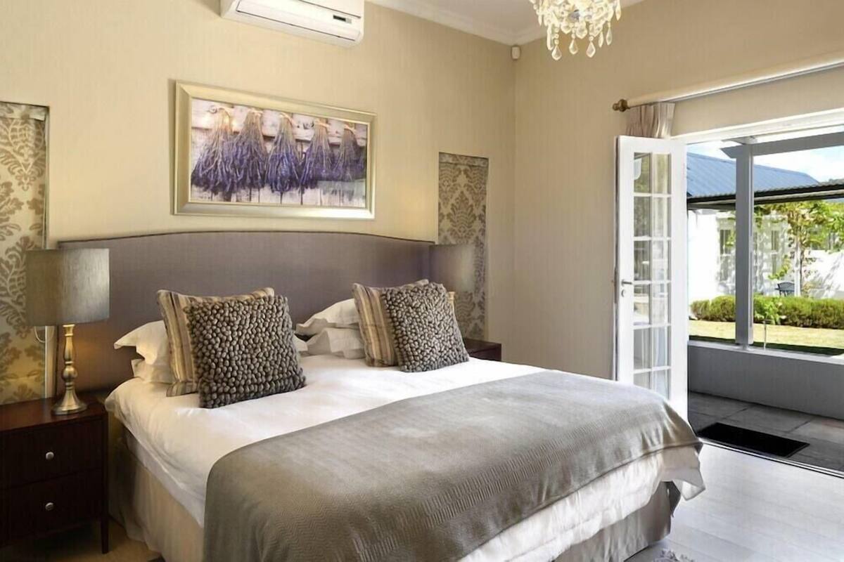 Manor Twin / Double Room | Premium bedding, minibar, in-room safe, individually decorated