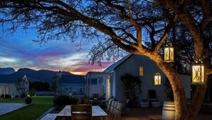 Outdoor dining - Lavender Farm Guest House (Franschhoek)
